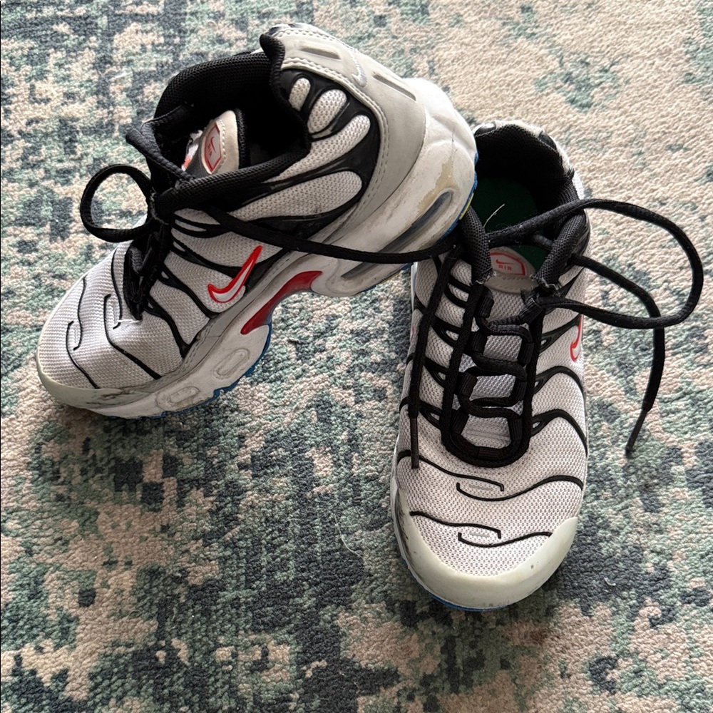 Nike Kids White and Black Sneakers with Red Accents